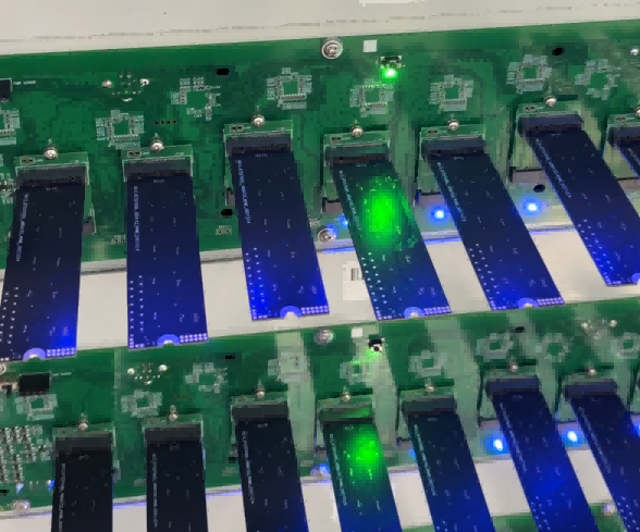 Hinter der Zuverlässigkeit: Ein Tag im strengen täglichen Testbetrieb einer modernen SSD-Fabrik